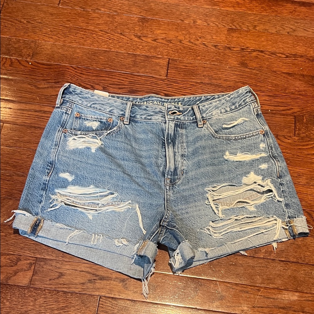 Worn once American Eagle TomGirls short
